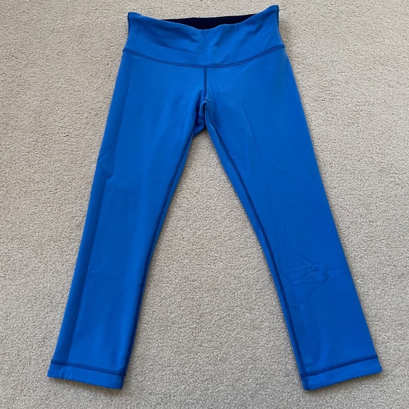 Lululemon Wunder Under Crop III (Reversible) Hero Blue / Pipe Dream Blue Size 6 - Picture 4 of 8